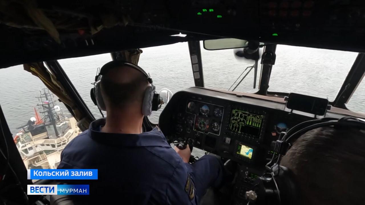 Масштабные учения МЧС по спасению пострадавших с судна прошли в небе над Кольским заливом 