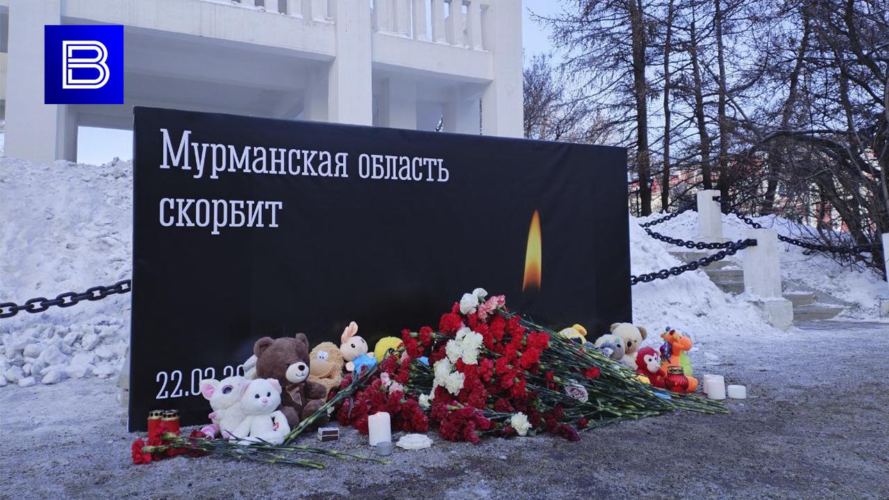 В день траура региональные общественники посетят импровизированный мемориал в Мурманске