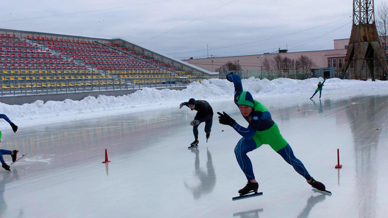 Праздник Севера: заполярные конькобежцы завоевали медали и установили рекорды на всероссийских соревнованиях в Оленегорске