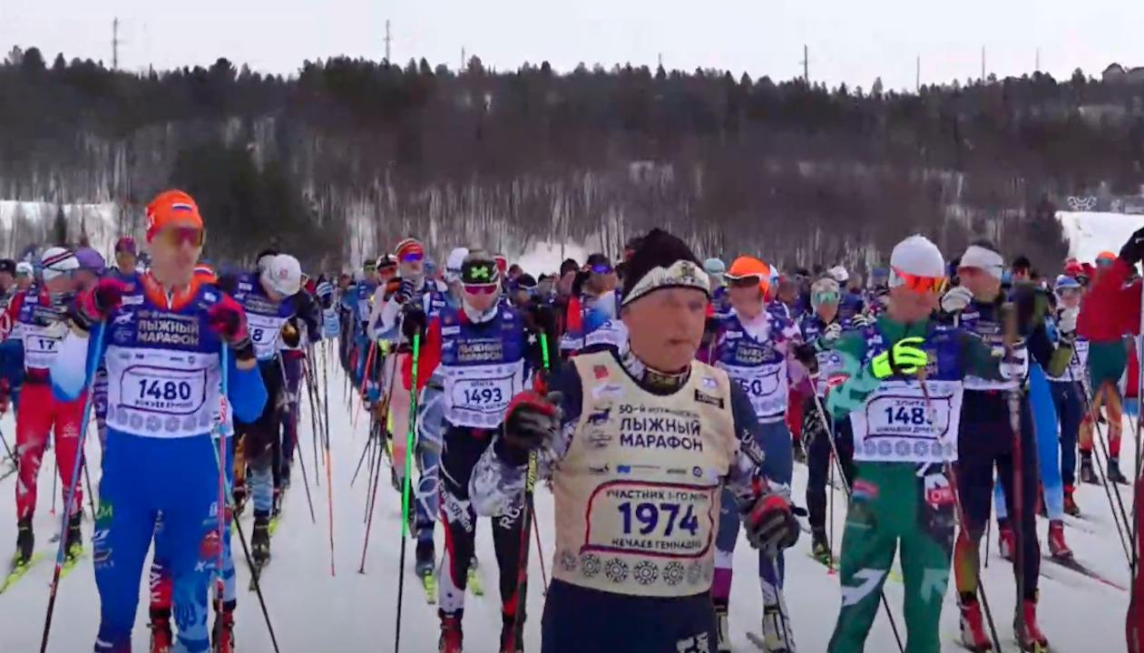 Участник первого Мурманского лыжного марафона Геннадий Нечаев отправился покорять дистанцию 50 км