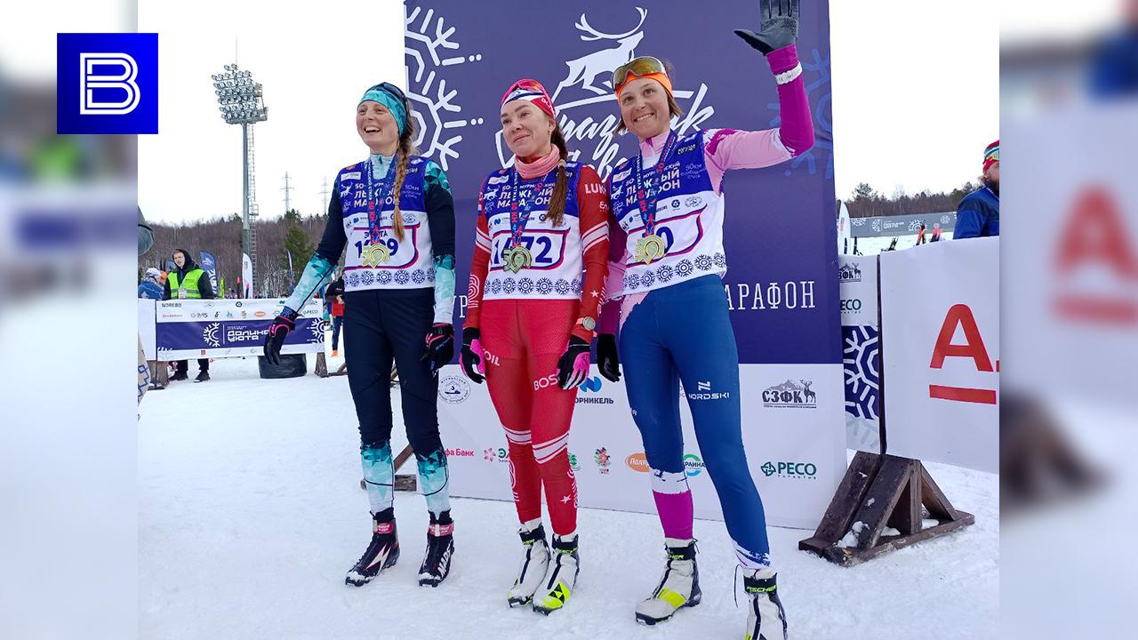 Екатерина Смирнова пришла первой к финишу 50-км гонки на юбилейном Мурманском лыжном марафоне