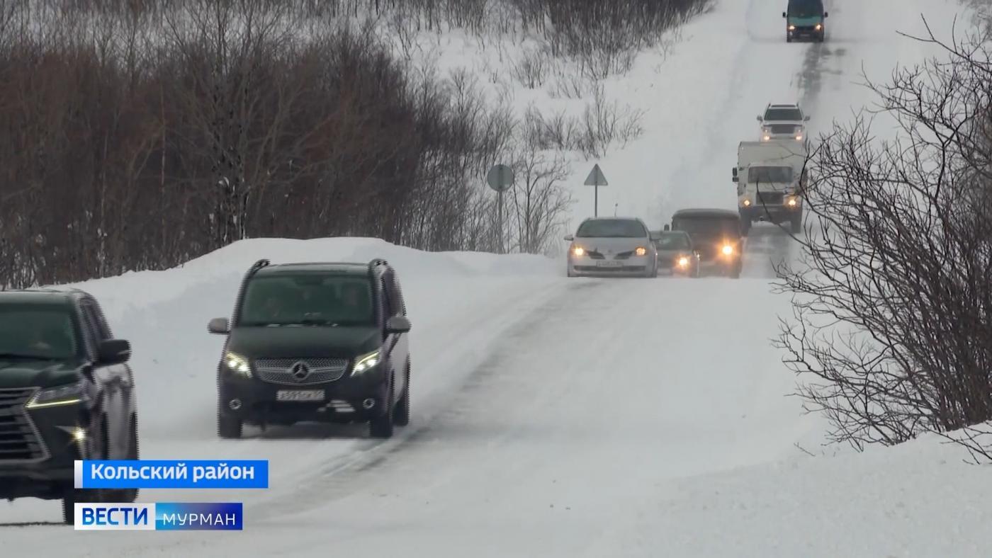 Автоинспекторы Мурманской области призывают северян быть осторожнее на заснеженных дорогах