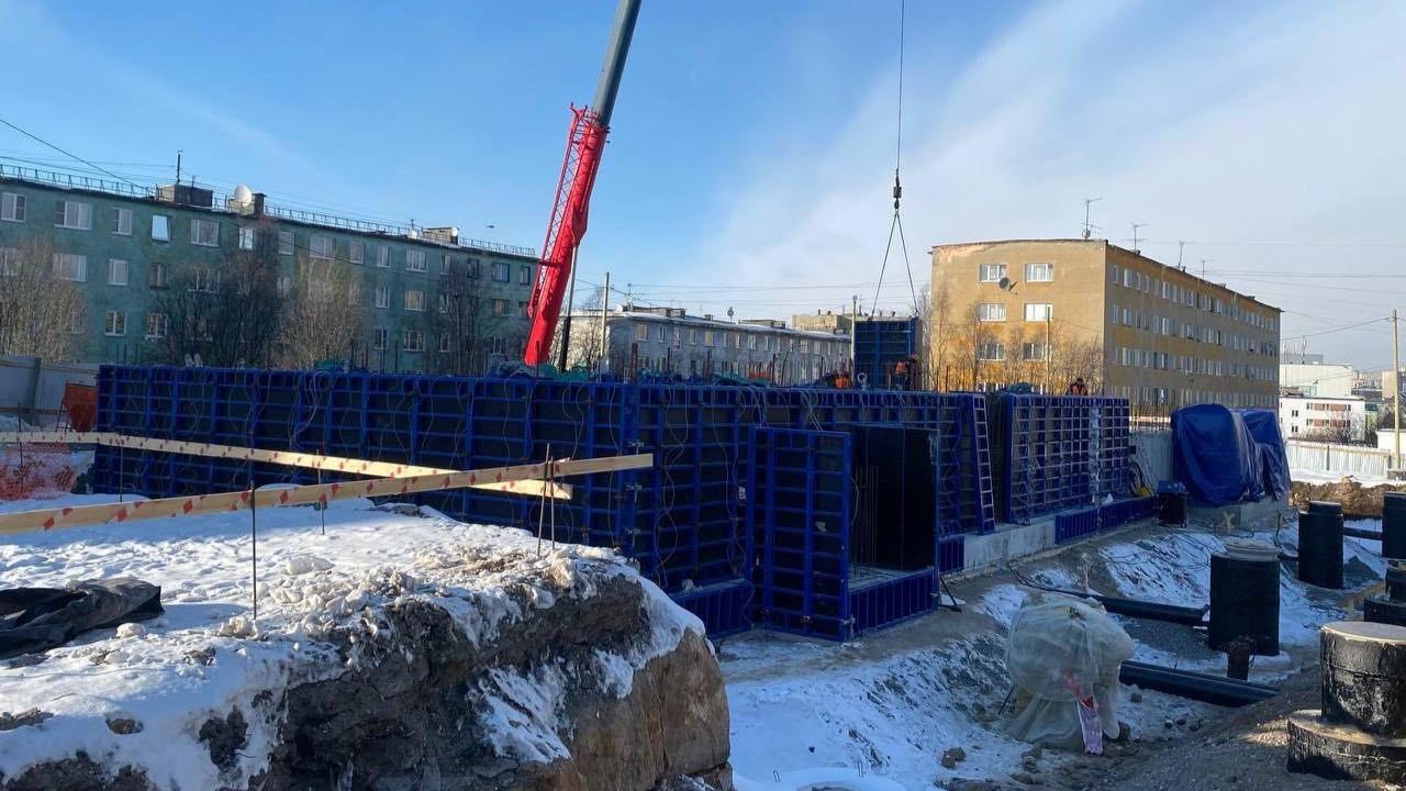 Стройка девятиэтажки в Мурманске идет полным ходом