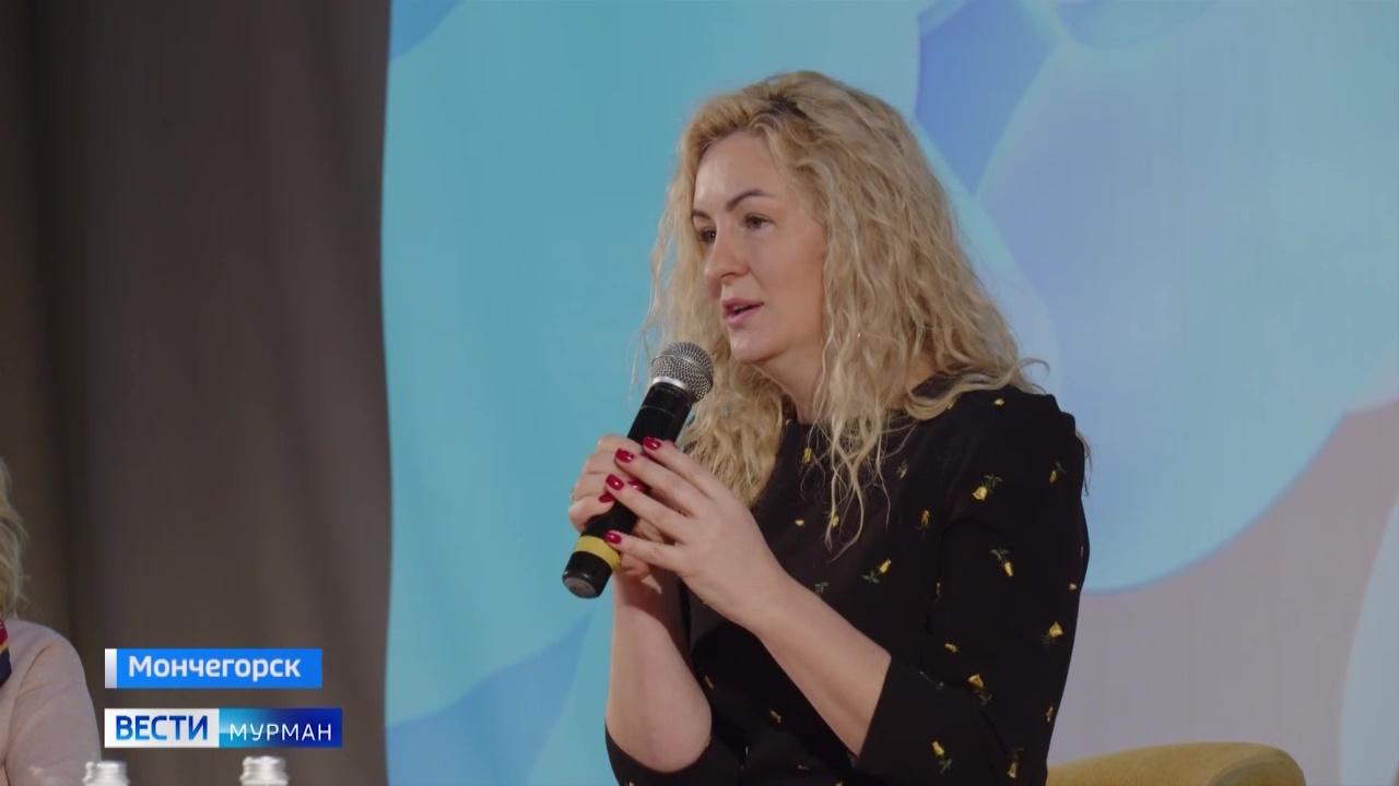 Евгения Чибис дала ценный совет участницам женского форума в Мончегорске
