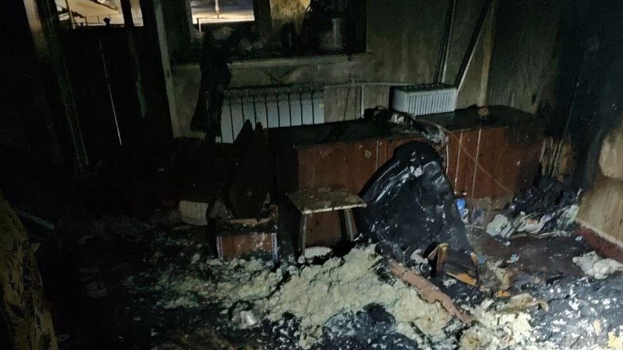 В Териберке при пожаре погибли два человека 