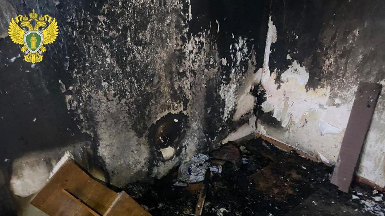 Причиной пожара в Териберке, унесшего жизни двух человек, могло стать курение в постели 