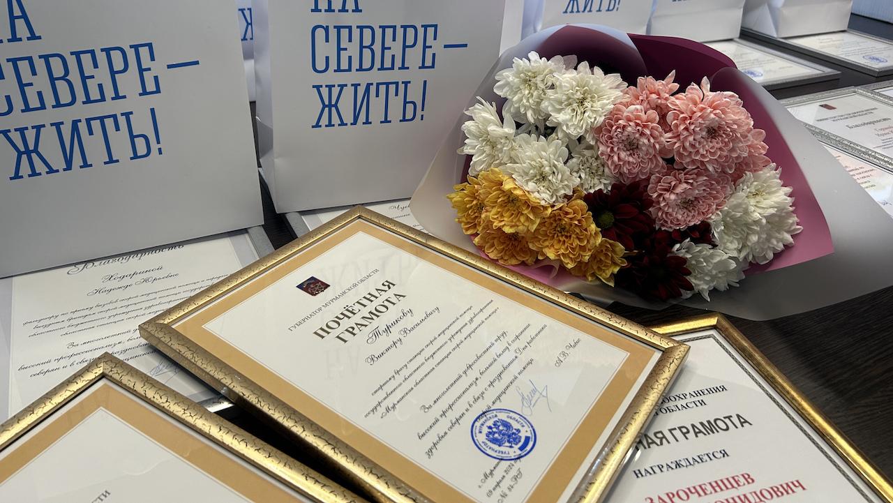 Сотрудников станции скорой помощи наградили грамотами губернатора и Минздрава Мурманской области