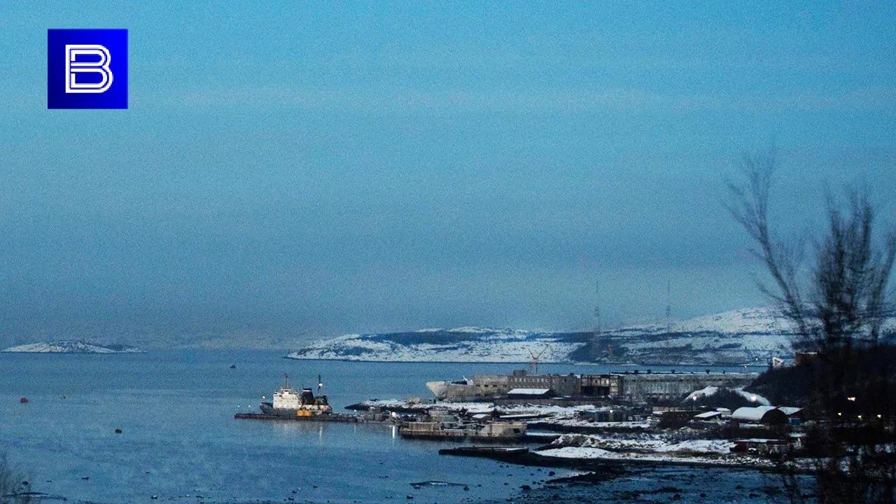 На стройке в порту Мурманск рабочий упал с высоты 