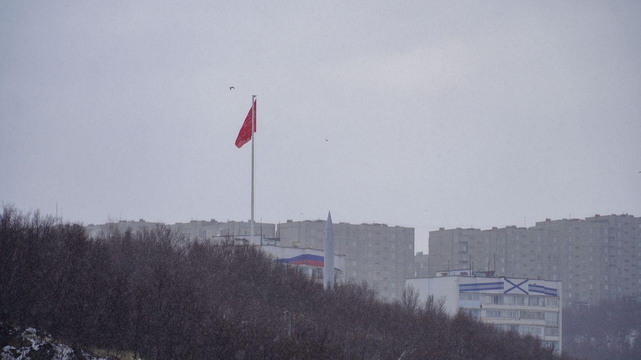 На мысе Алыш в Североморске поднято Знамя Победы