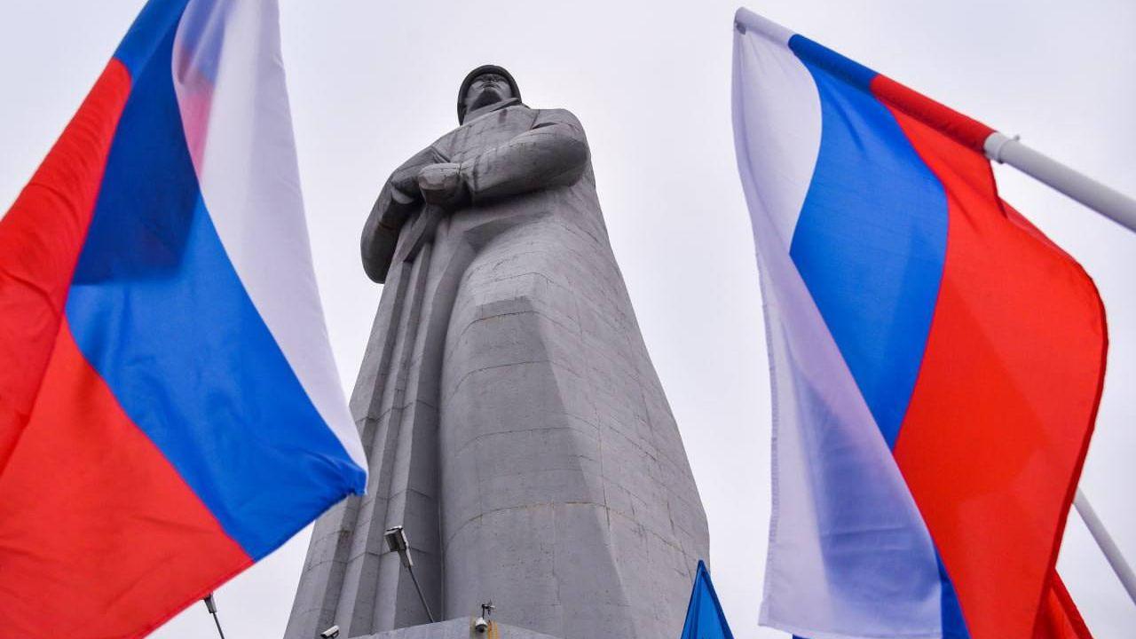 Главы Мурманска поздравили жителей города, ветеранов и тружеников тыла с Днем Победы