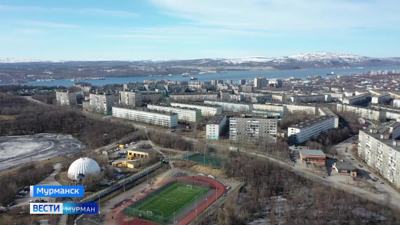 Городской репортаж: как Мурманск встречает первые теплые дни и где спряталась малоизвестная смотровая площадка