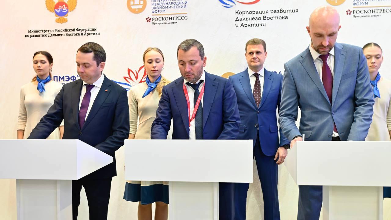 Андрей Чибис подписал соглашения с тремя компаниями о реализации проектов жилищного строительства в Мурманской области