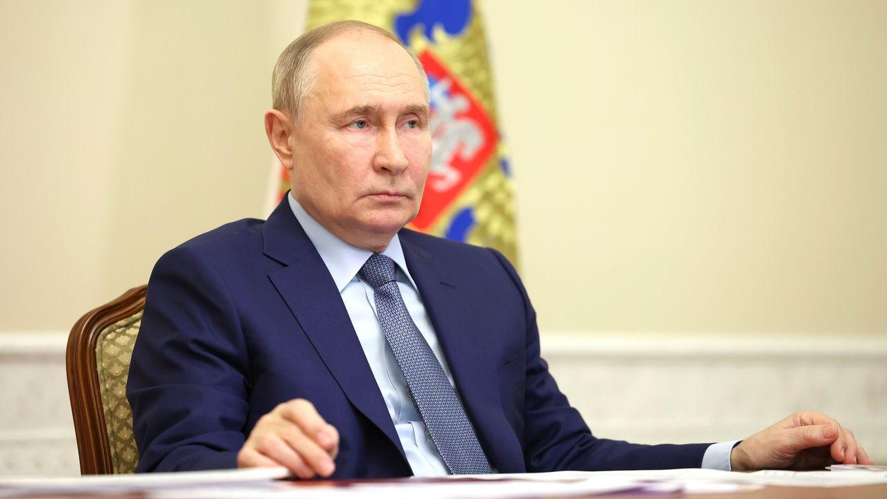 Путин поздравил соцработников с профессиональным праздником