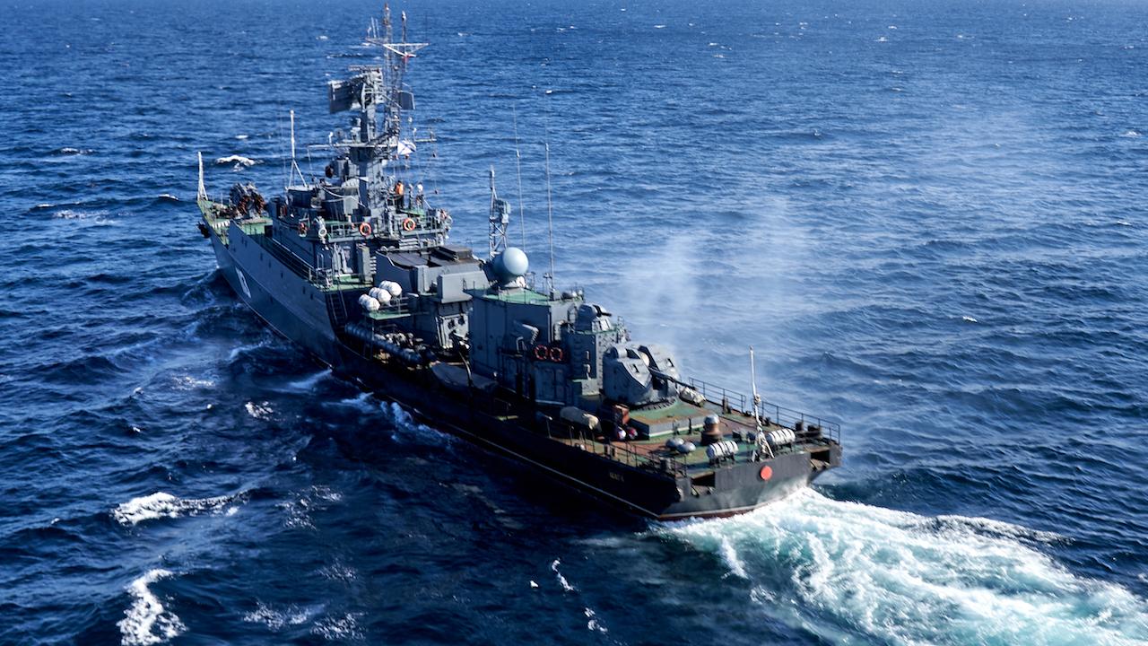 Противолодочные корабли Северного флота провели учебные стрельбы в Баренцевом море