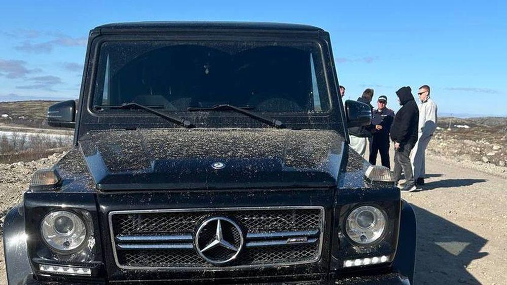 Авто-блогеров оштрафовали за езду по берегу моря в Териберке