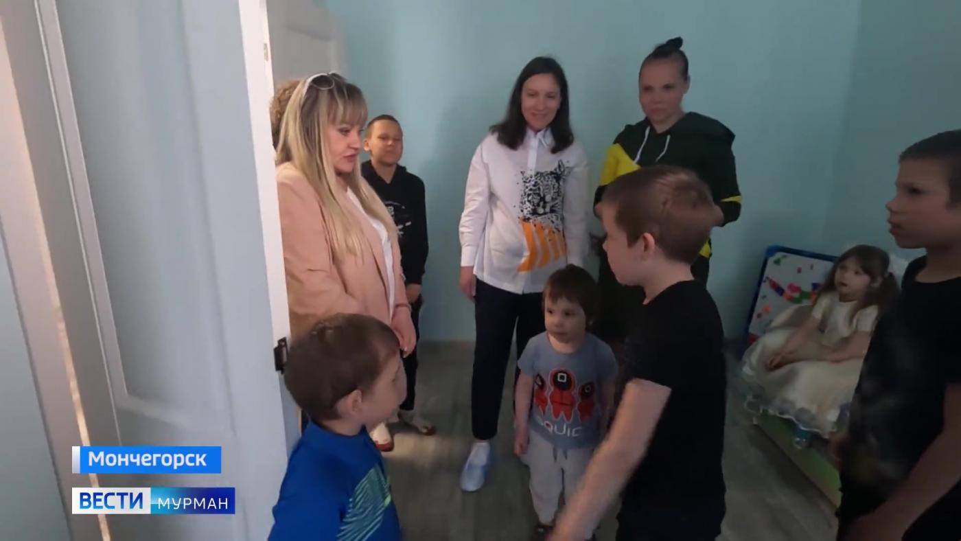 12 детей и квартира в руинах: в Мончегорске матери-одиночке помогли отремонтировать жилье и объединить семью