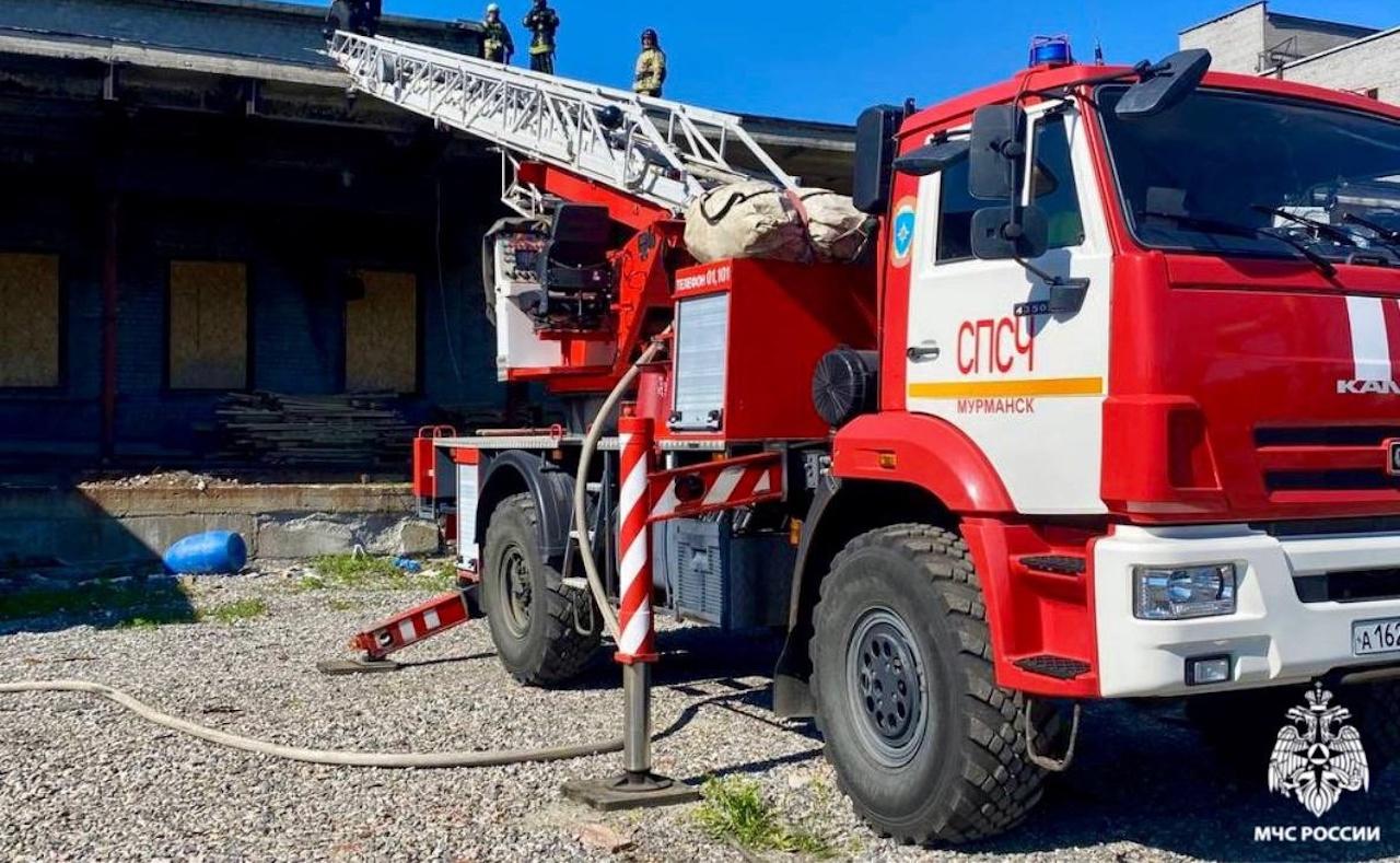 На складе в Мурманске ликвидировали пожар