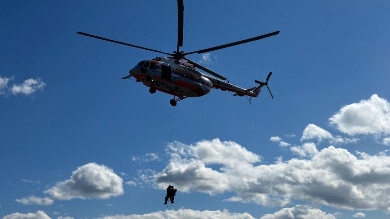 Десант без парашюта: мурманские спасатели тренировались оказывать помощь в труднодоступных районах 
