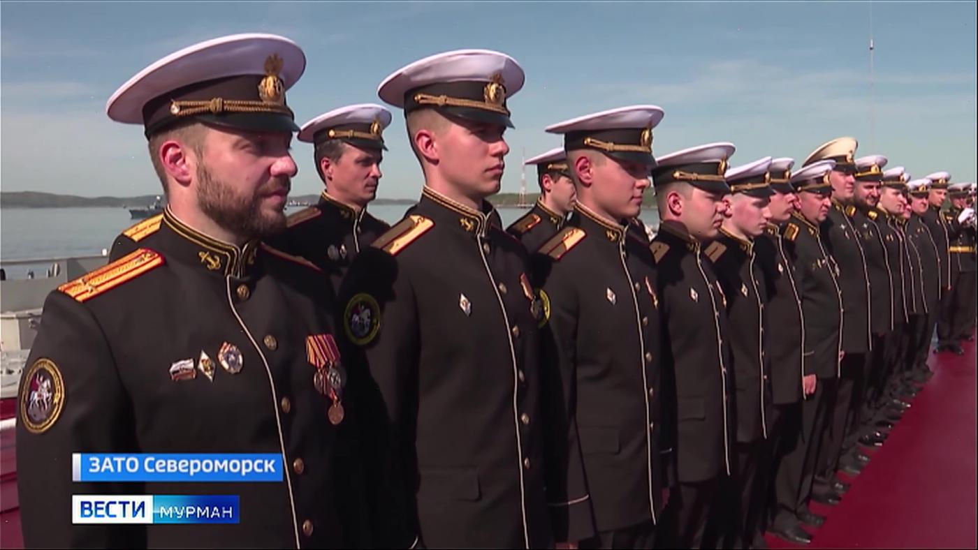 В Североморске военные следователи приняли присягу на борту крейсера "Петр Великий"