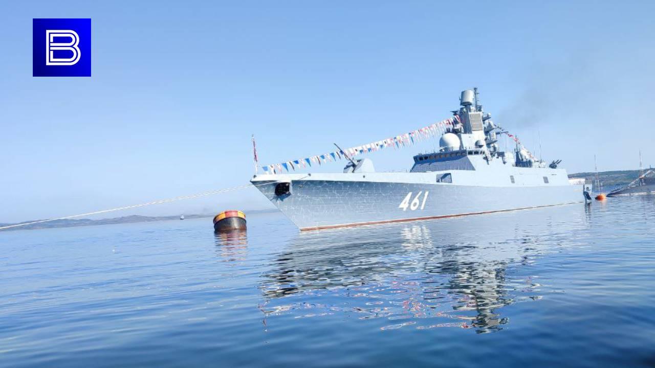Надводные корабли, подлодки, авиация Северного флота и личный состав приняли участие в параде ко Дню ВМФ