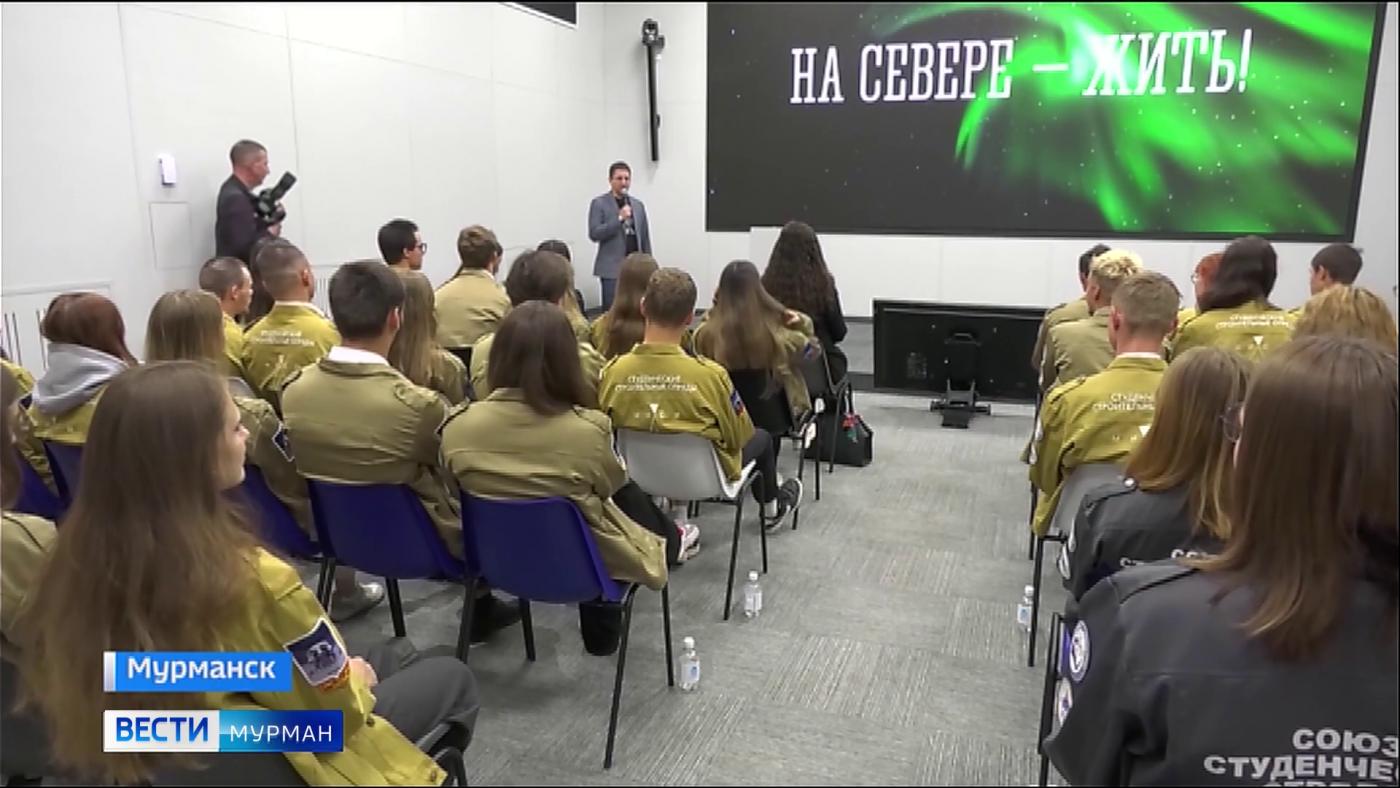 Студенты стройотрядов после работы в порту &quot;Лавна&quot; встретились с замгубернатора