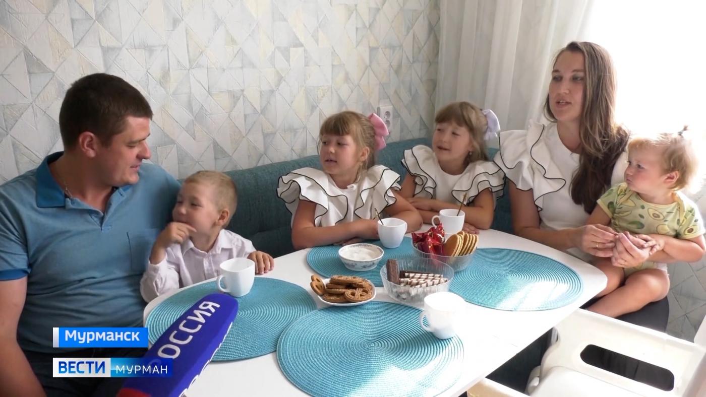 "Семья моя": о веселых буднях и праздниках крепкой многодетной семьи Серденко
