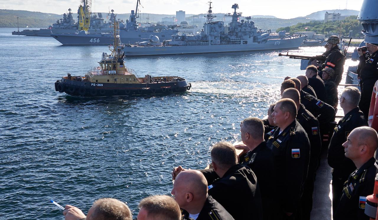 Специальные учения по видам обеспечения ВМФ прошли в Баренцевом море