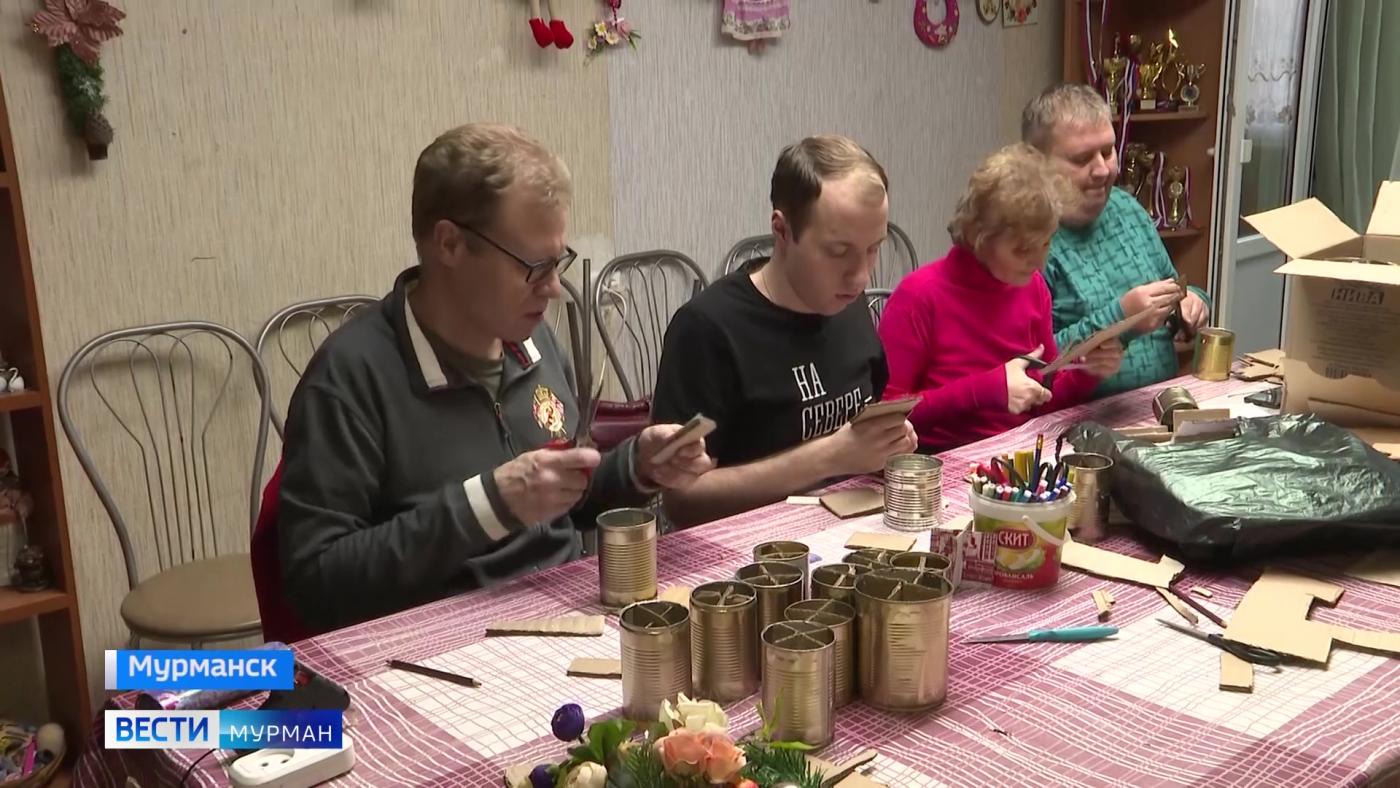 Мастер-класс по изготовлению окопных свечей для участников СВО состоялся в Мурманске
