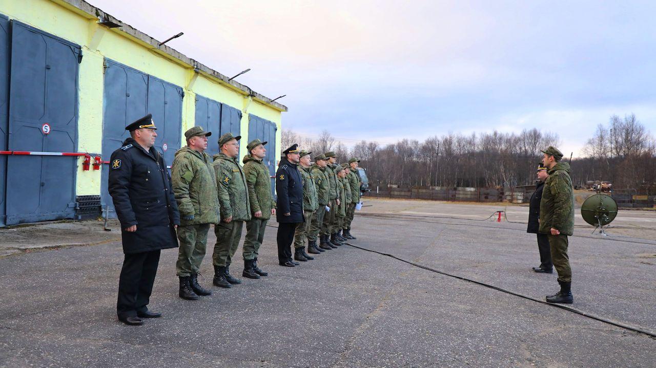 Военнослужащие управления смешанного авиакорпуса Северного флота подготовили технику к зиме