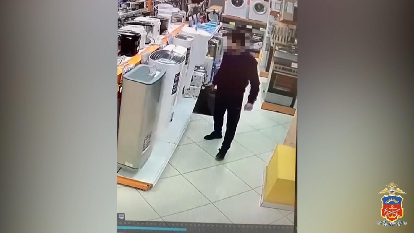 Кражу телевизора из магазина в Мурманске раскрыли благодаря камерам видеонаблюдения