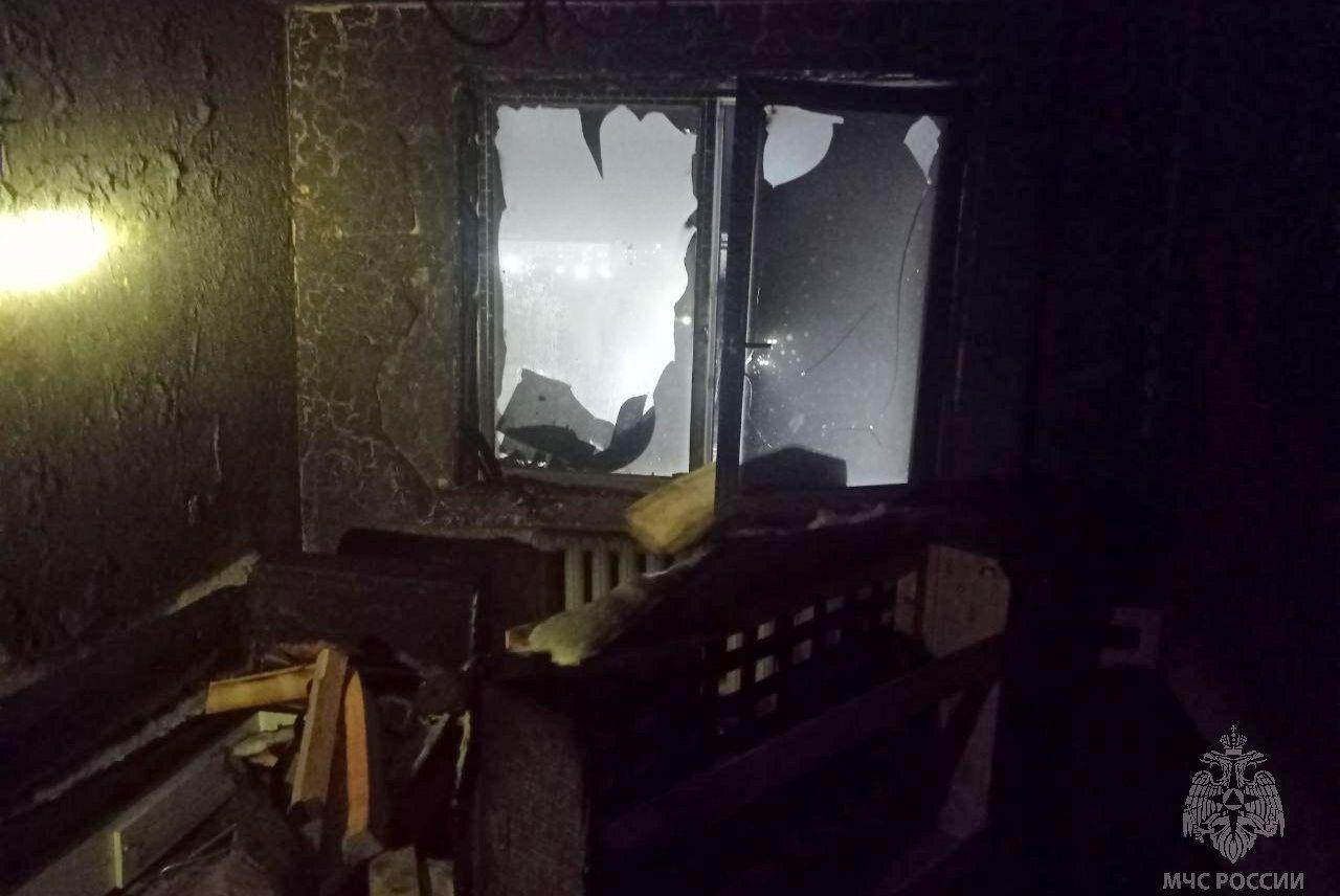При пожаре в Североморске пострадал человек, спасены трое