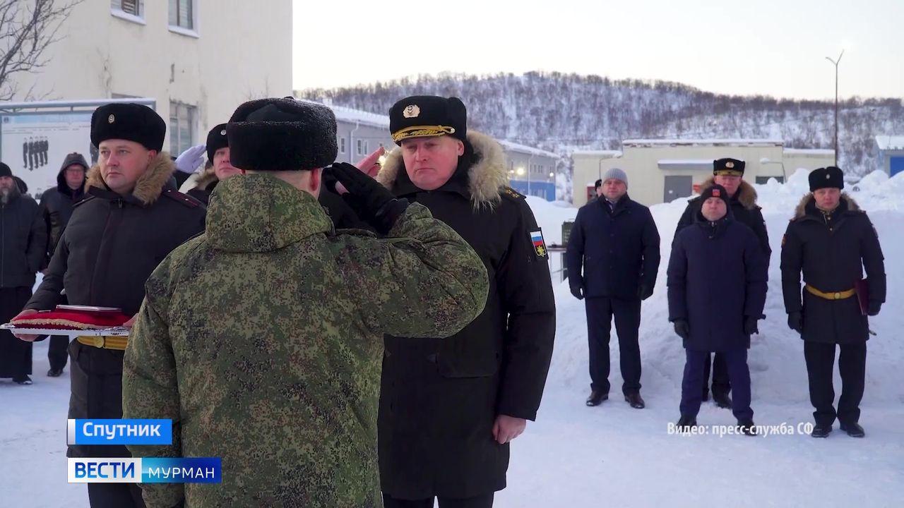 Командующий Северным флотом вручил награды бойцам 61-й бригады морской пехоты
