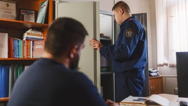 В отношении сотрудника казенного учреждения Мурманской области возбудили уголовное дело