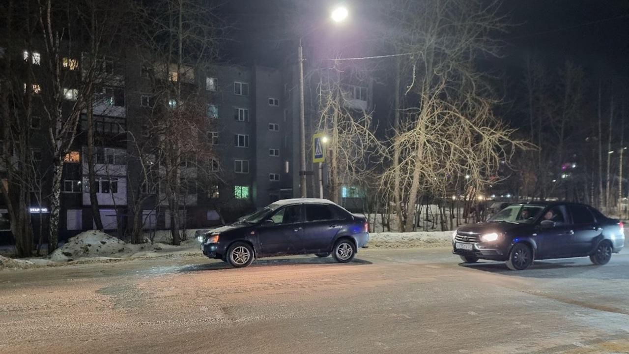 Два пешехода в Кандалакше и Мончегорске попали под колеса автомобилей на переходах