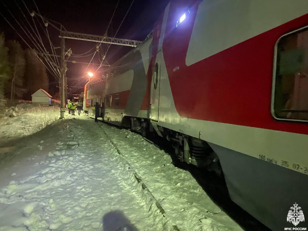 Отказавшимся ехать дальше пассажирам поезда Мурманск — Санкт-Петербург предоставили автобус