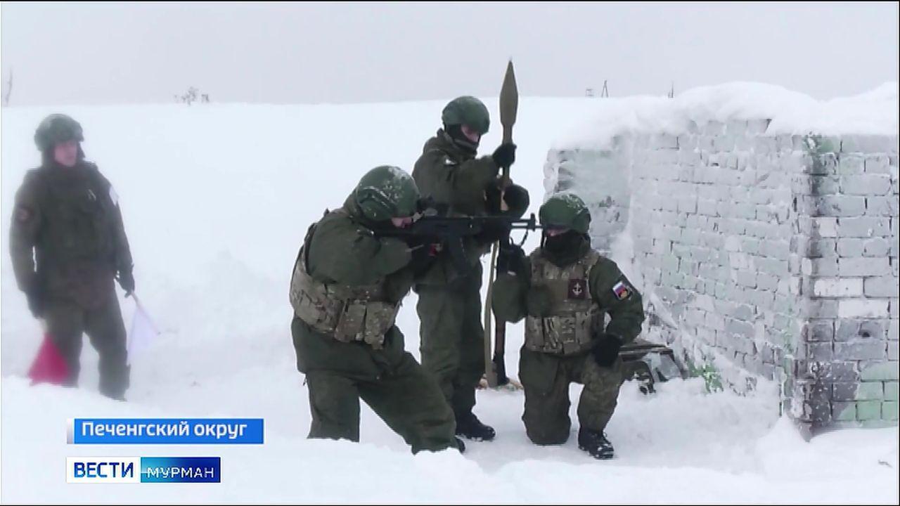 Морские пехотинцы Северного флота отрабатывают навыки стрельбы и маневрирования в условиях Арктики