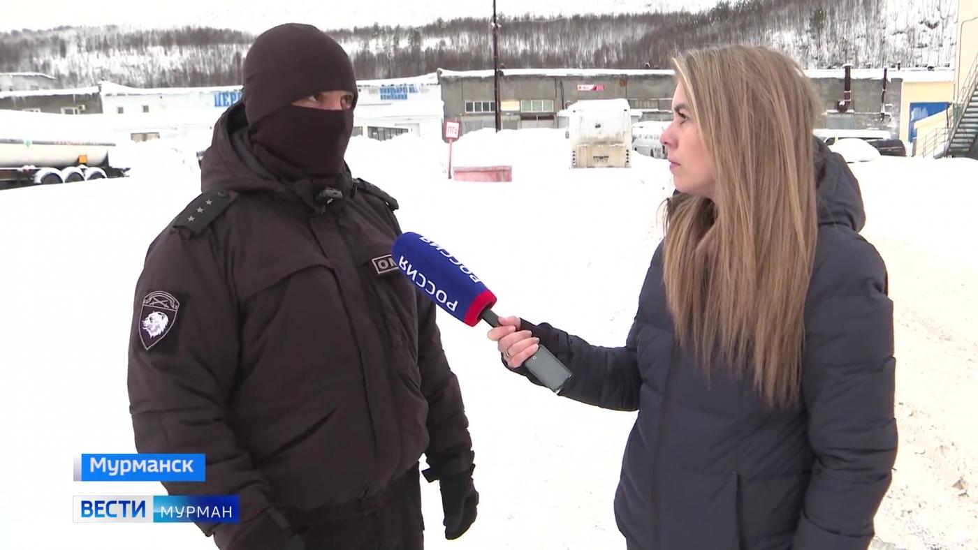 Сотрудник ОМОН "Медведь" спас мурманчанку от мошенников