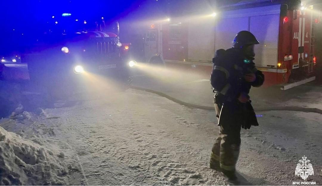 При пожаре в квартире дома в Коле погибли три человека