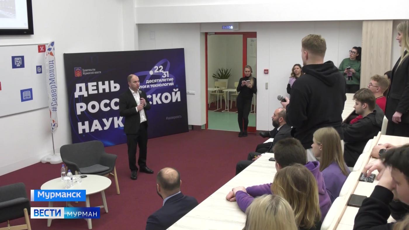 Роман Чекушов провел &quot;Арктический диалог&quot; со студентами МАУ и осмотрел вуз