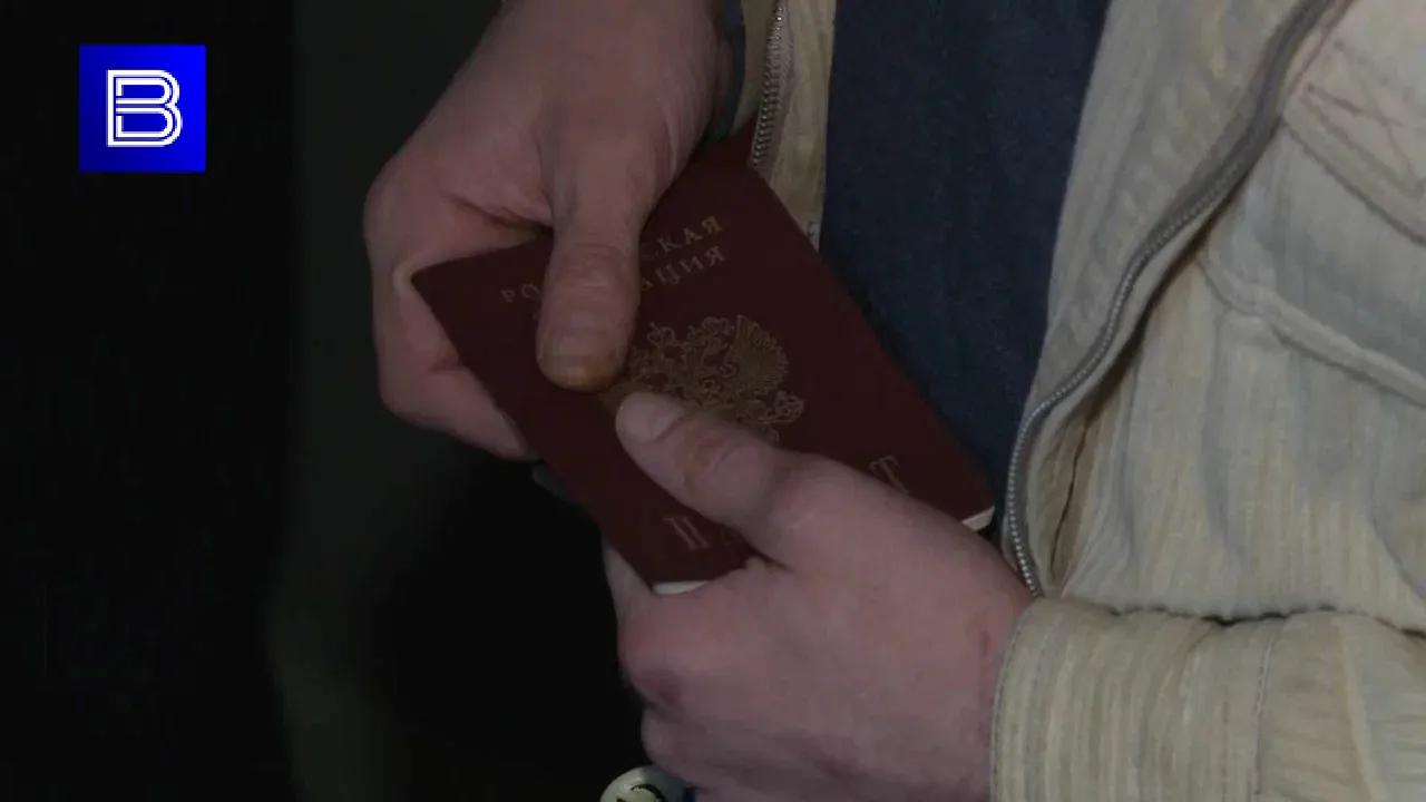 Житель Кольского района порвал паспорт своей возлюбленной после ссоры