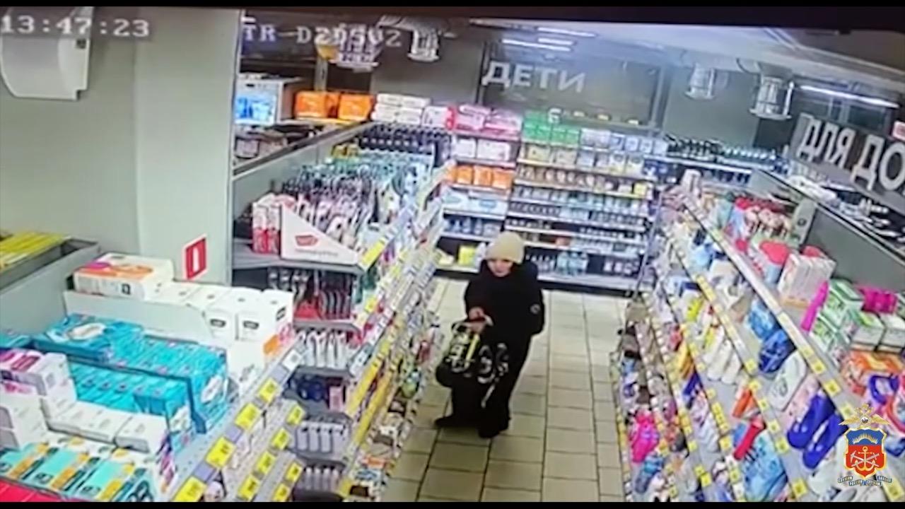 Вынесла из магазина 15 бутылок шампуня: мурманчанке грозит лишение свободы за серию краж