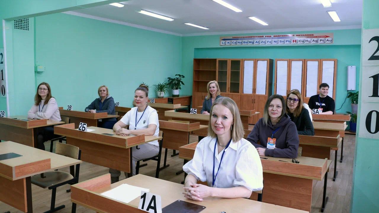 Родители заполярных выпускников сдали вместе с ними пробный ЕГЭ