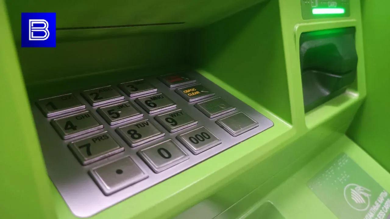 Несовершеннолетнюю осудили за кражу с банковской карты в Кандалакше