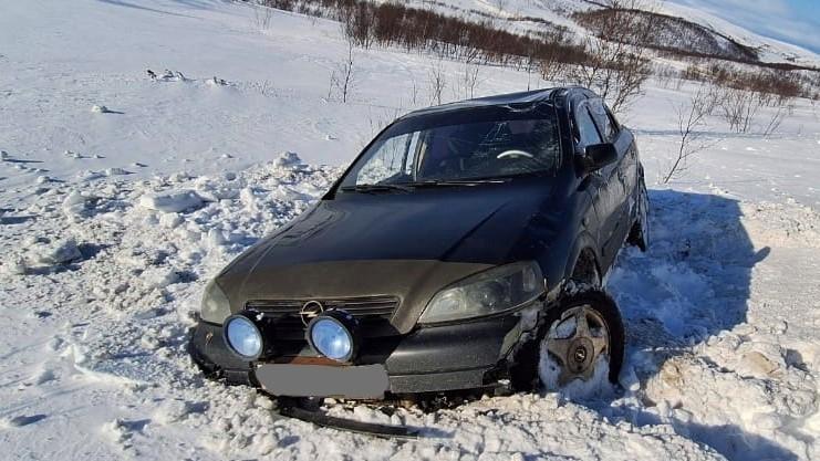Иномарка улетела в кювет на федеральной трассе под Печенгой