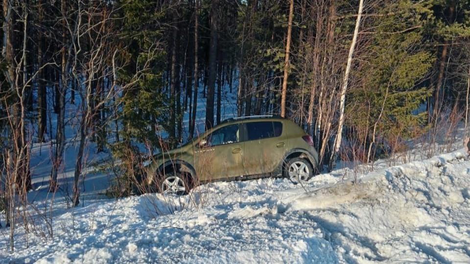 Человека госпитализировали после ДТП под Полярными Зорями