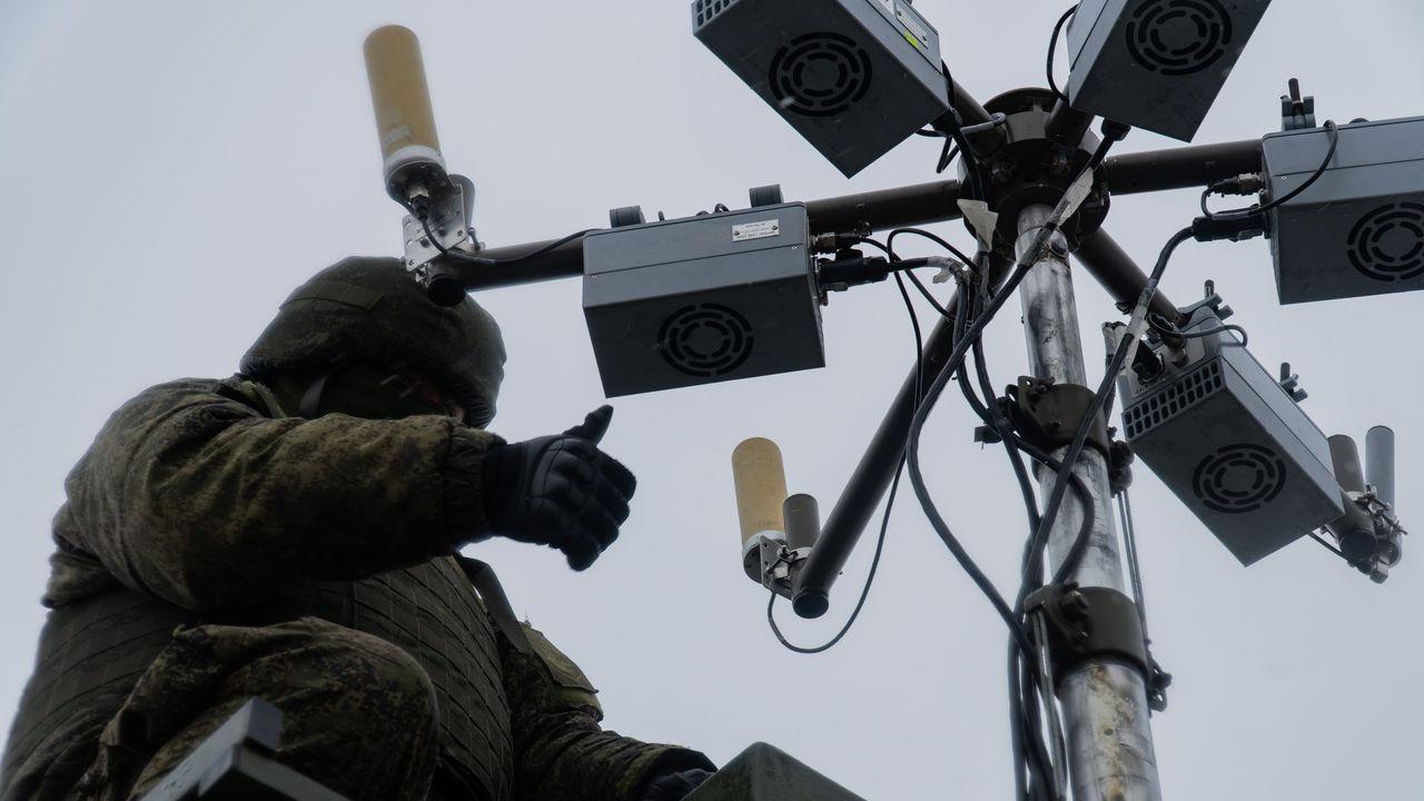 Командующий Северным флотом поздравил специалистов РЭБ с профессиональным праздником