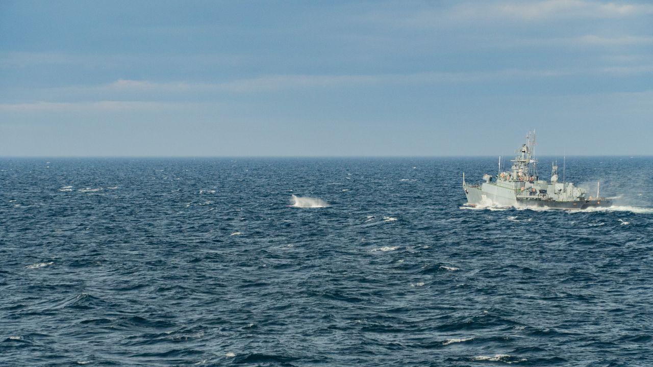 Противолодочные корабли Северного флота отработали торпедную атаку в Баренцевом море 