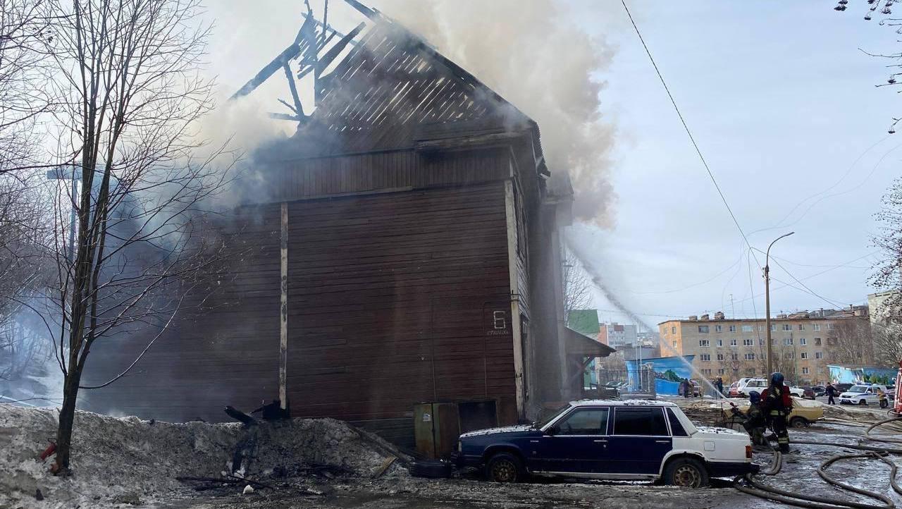 Одному мурманчанину, пострадавшему от пожара на улице Сполохи, предоставят помещение в пункте временного размещения