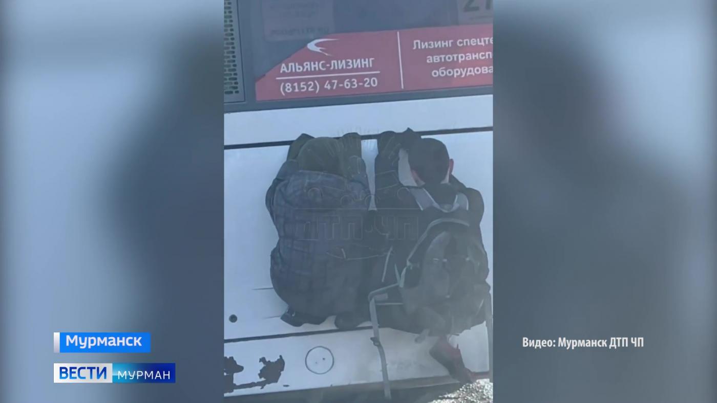 Поможет ли камера слежения и чехол на троллейбусную лестницу отвадить мурманских зацеперов от экстремального развлечения?