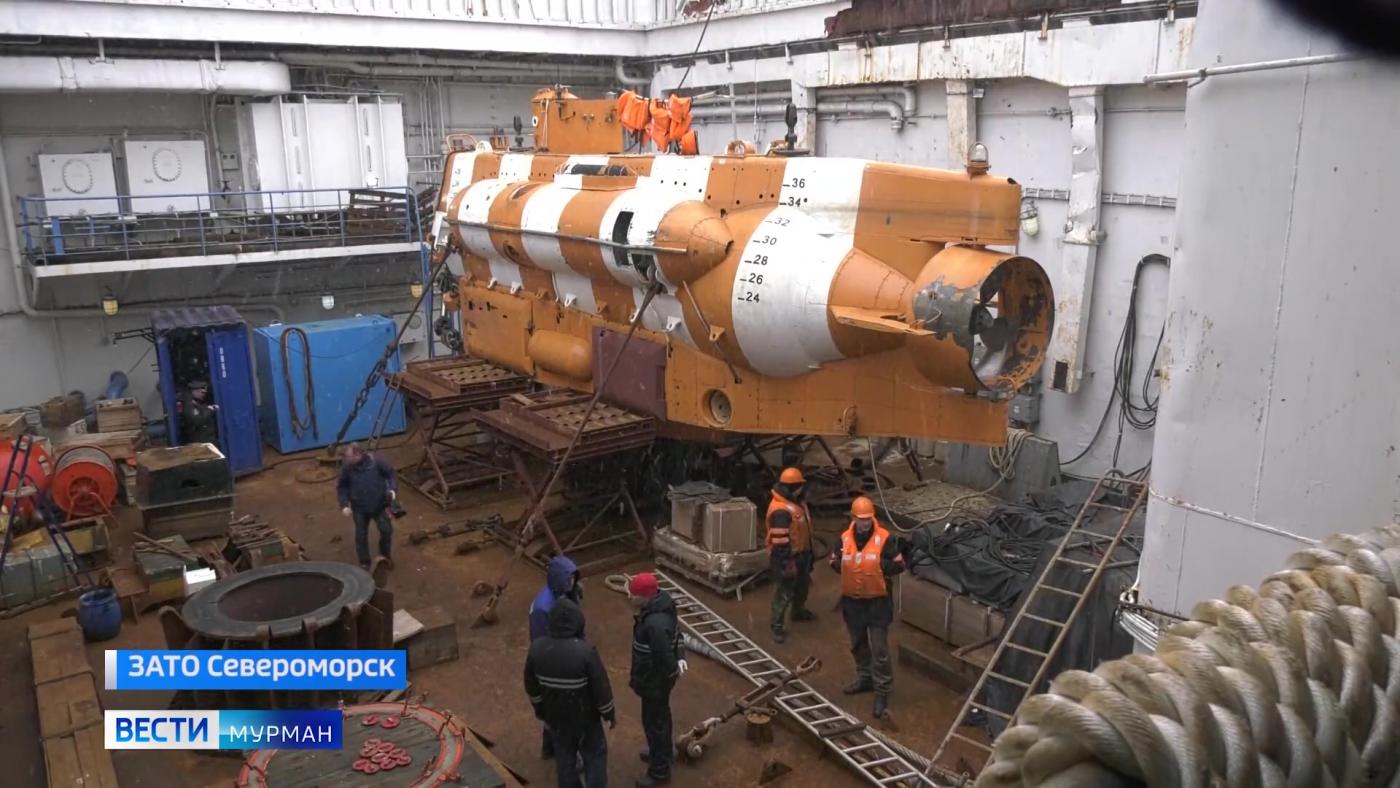 Тренировка под водой: экипажи Северного флота отрабатывают спасение подводной лодки